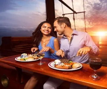 Cancún: Columbus Dinner Cruise and Live Music